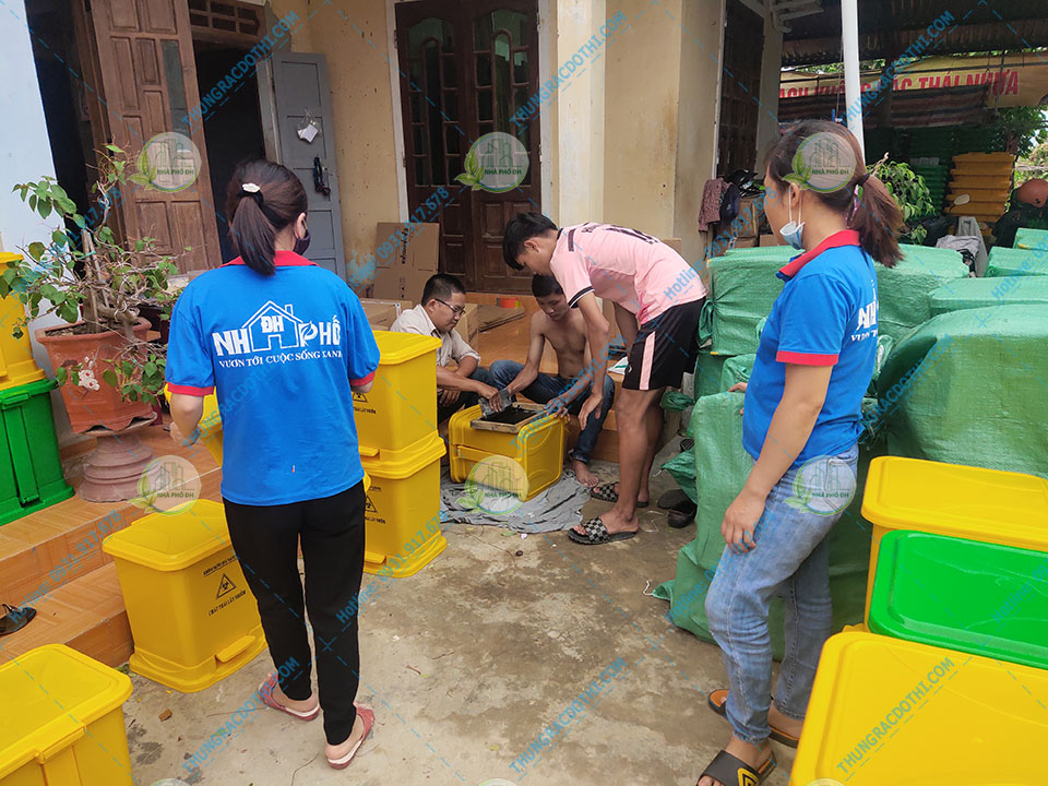 thùng đựng chất thải y tế